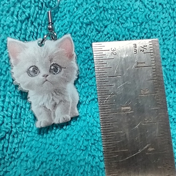 Cute white kitten blue eyes pink ears wire dangle earrings - Picture 2 of 3